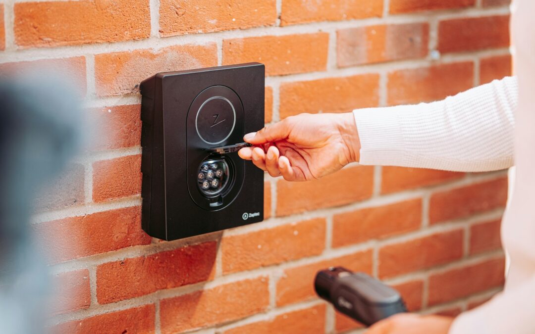 Clavier d'alarme à l'entrée d'une maison, du type installé par FOLONEO à Gonfaron